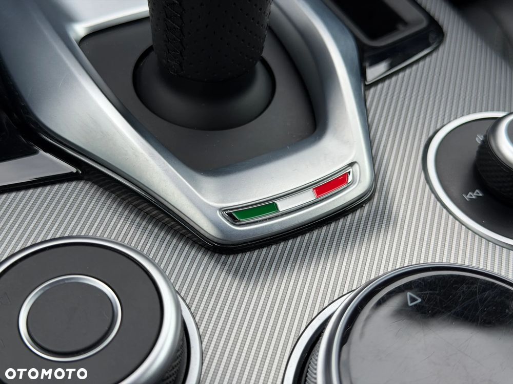Alfa Romeo Stelvio 2.0 Turbo Q4 - 23