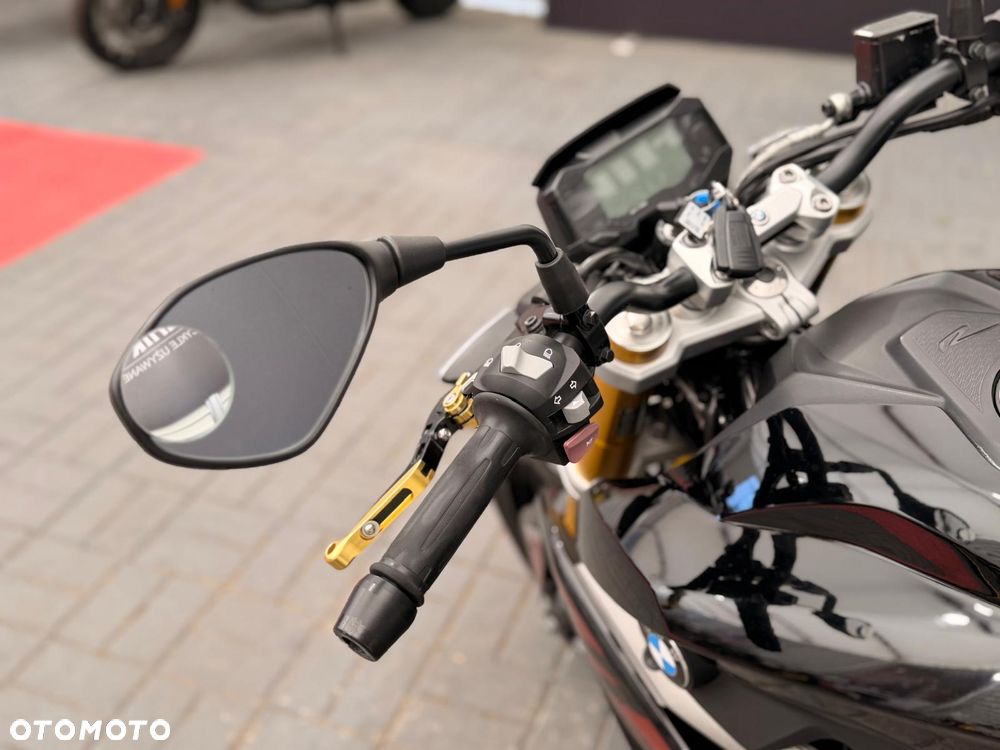 BMW G - 7