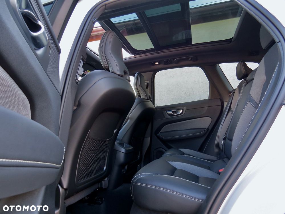 Volvo XC 60 B4 D Ultimate Dark - 24
