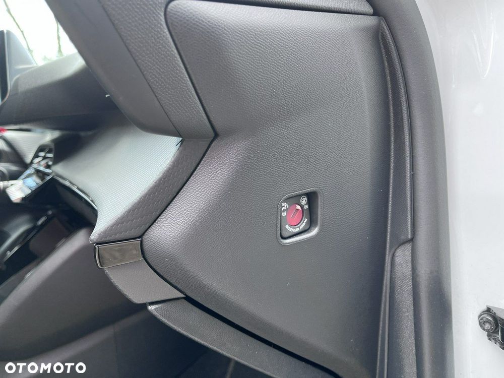 Peugeot 208 - 25