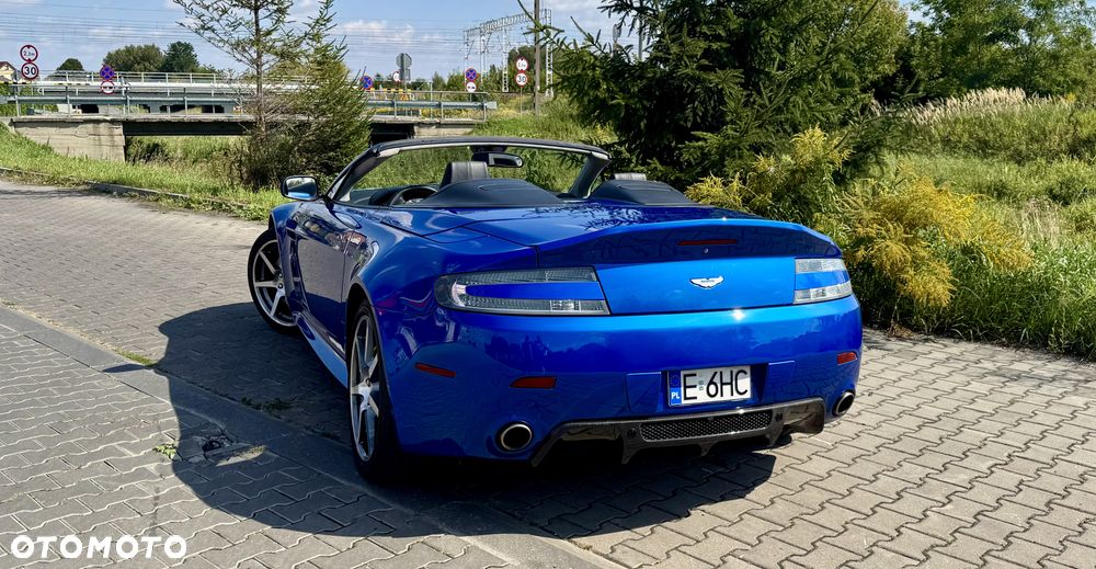 Aston Martin V8 Vantage - 4