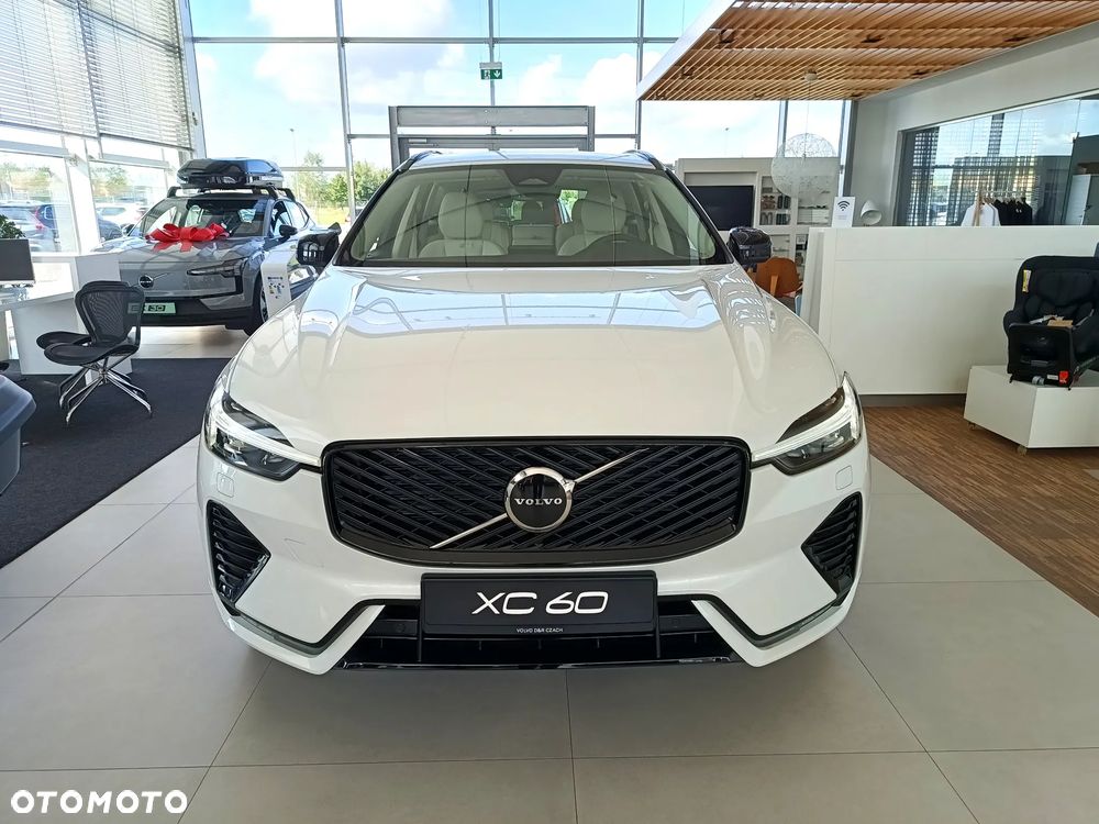 Volvo XC 60 B5 B AWD Plus Dark - 4
