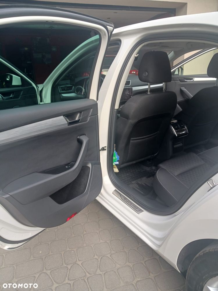 Skoda Superb 2.0 TDI Sportline DSG - 20