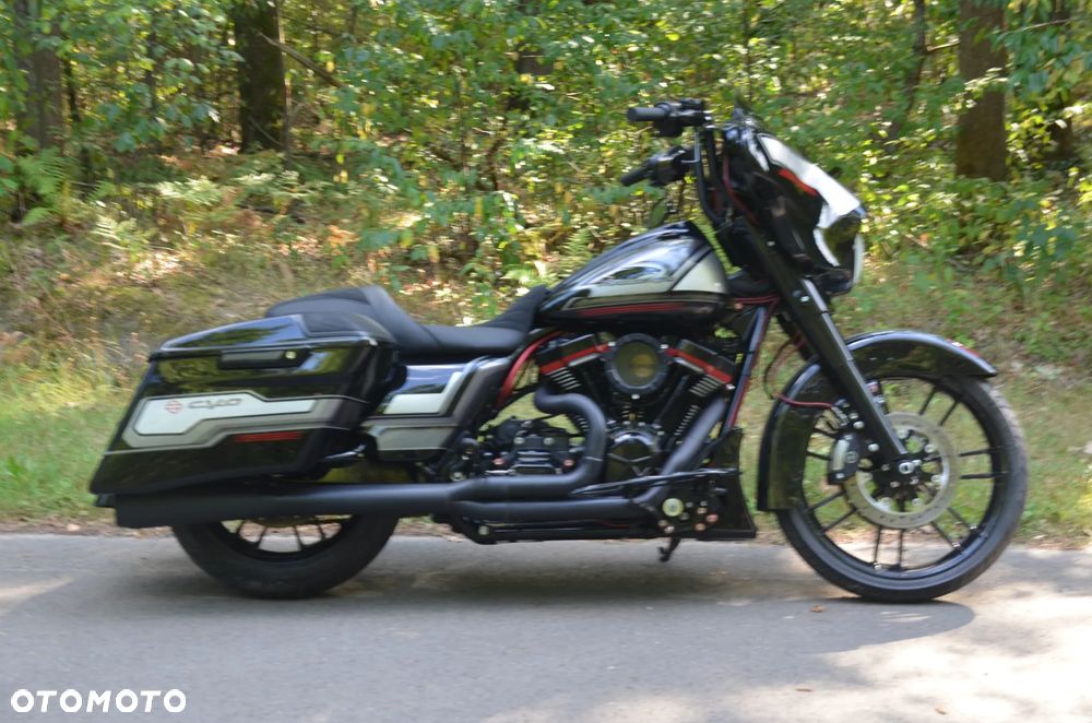 Harley-Davidson Touring Street Glide - 37