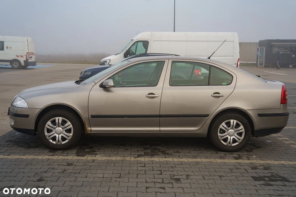 Skoda Octavia 1.6 FSI Ambiente - 7