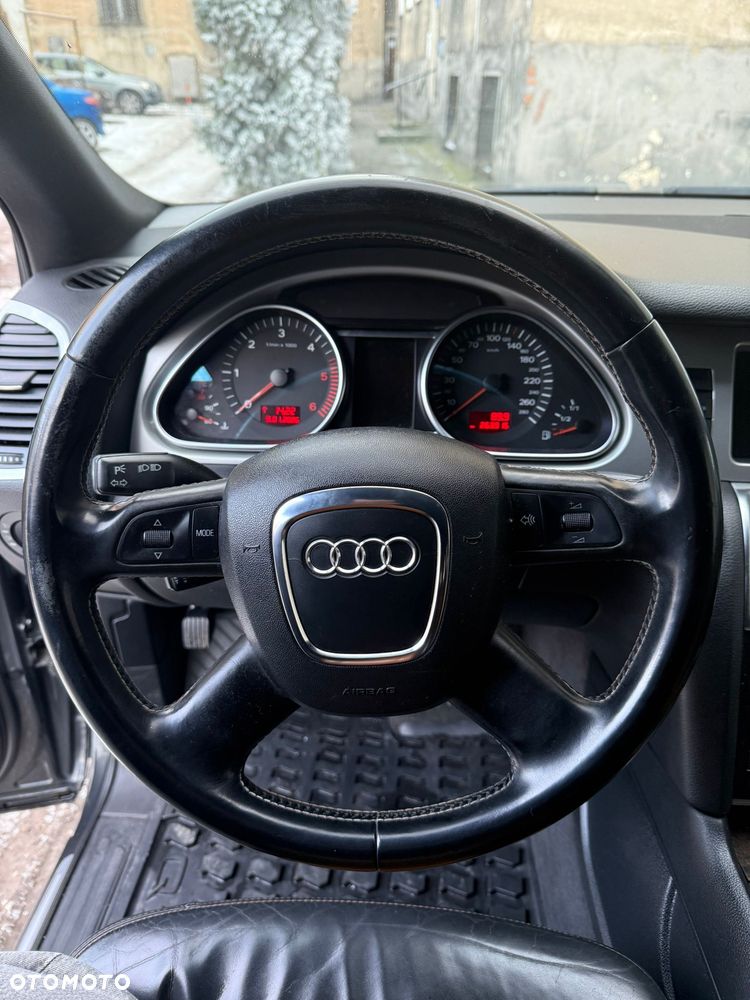 Audi Q7 2008 photo 2