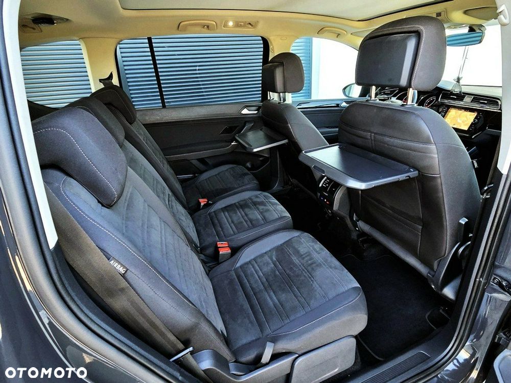 Volkswagen Touran - 10