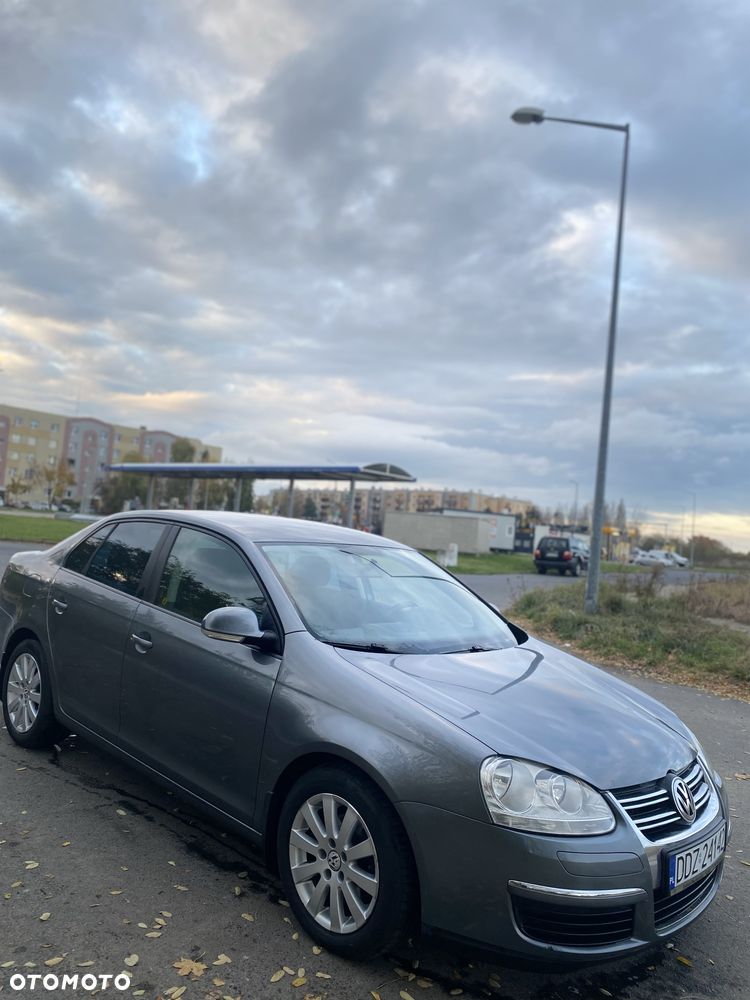 Volkswagen Jetta - 3