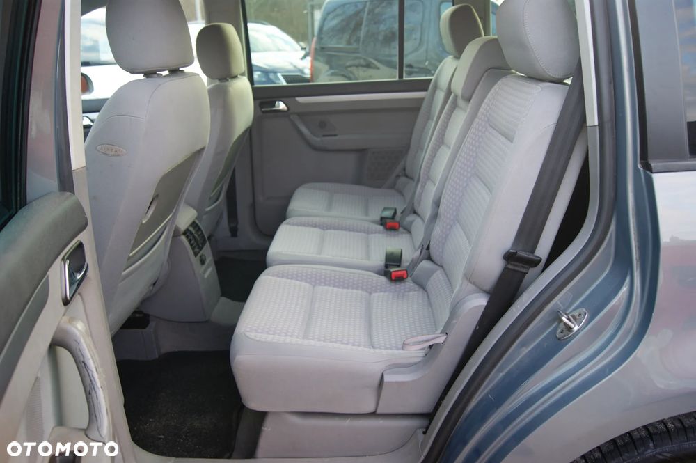 Volkswagen Touran 2.0 TDI Highline - 14