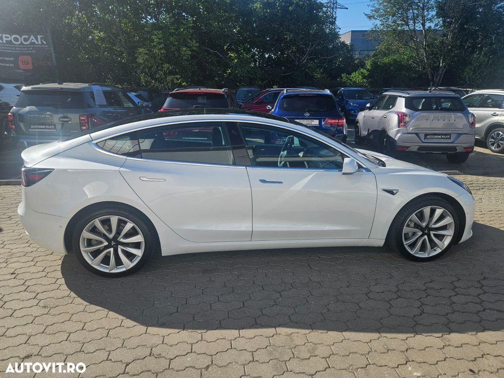 Tesla Model 3 - 6