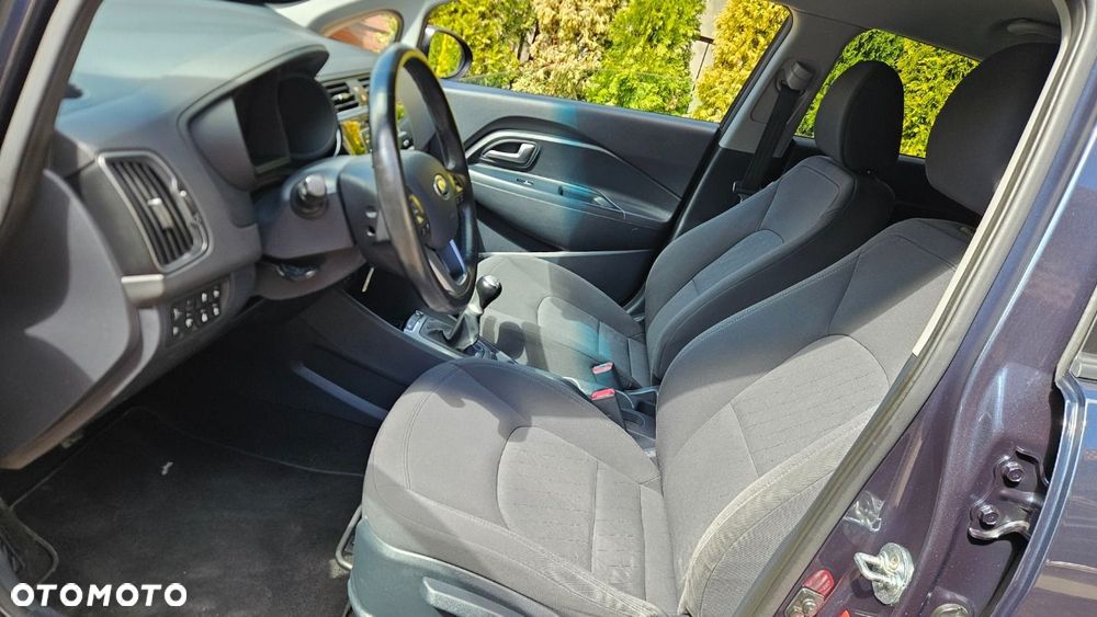 Kia Rio - 4