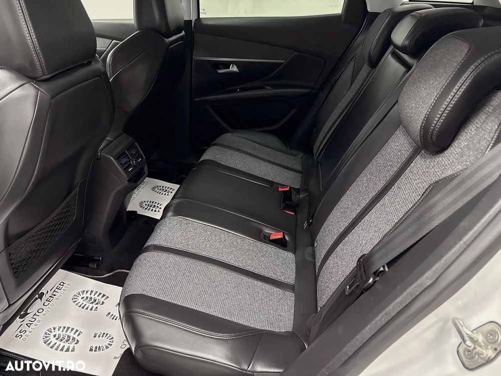 Peugeot 3008 1.2 PureTech S&S BVM6 Allure - 21