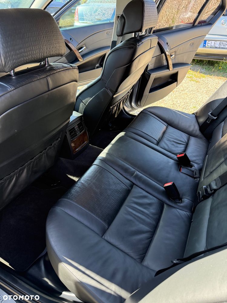 BMW Seria 5 545i - 18
