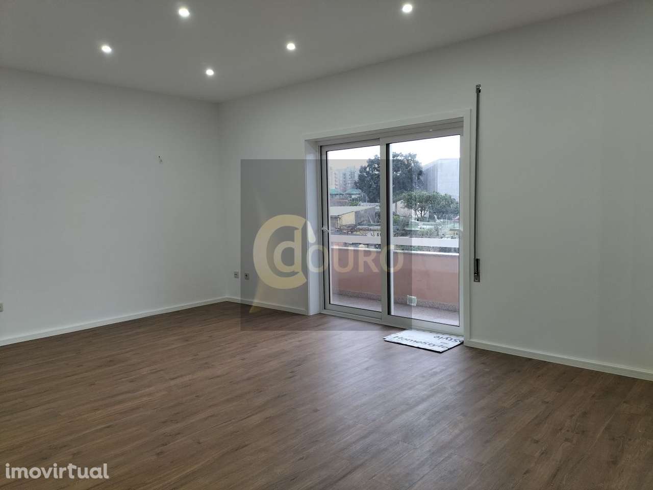 APARTAMENTO T3 RENOVADO EM ÁGUAS SANTAS - Grande imagem: 4/26