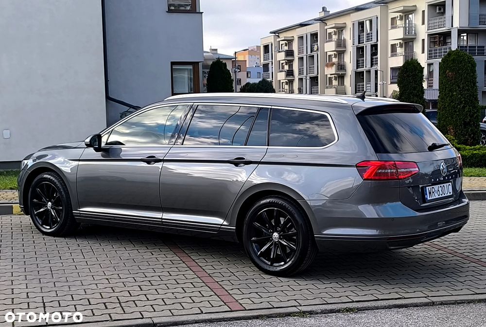 2016 Volkswagen Passat, photograph 5