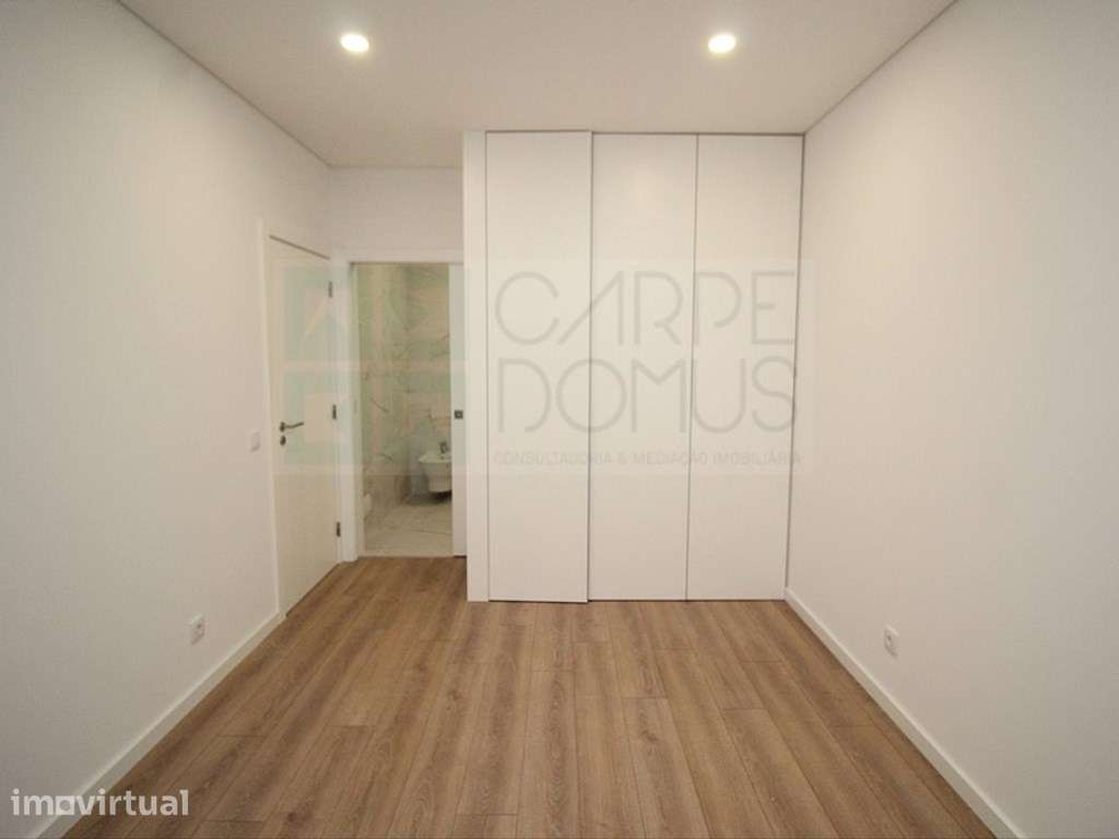 Viva a Elegância e o Conforto: Apartamento T2 Moderno a Passos da P... - Grande imagem: 3/15