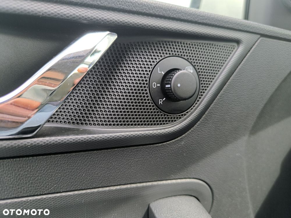 Skoda RAPID 1.2 TSI Ambition - 32