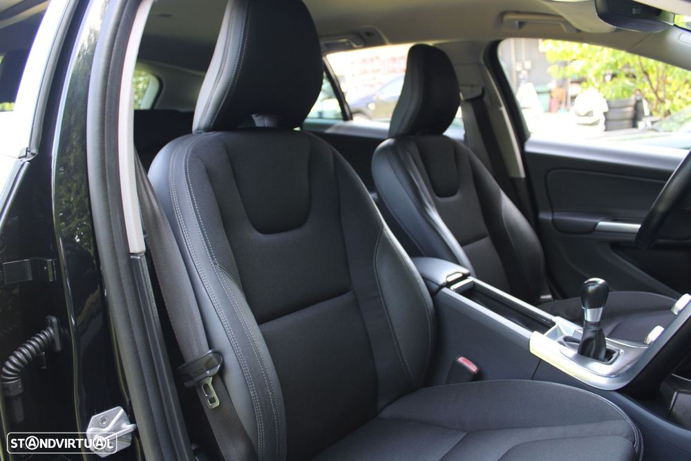 Volvo V60 1.6 D2 Momentum Eco - 28