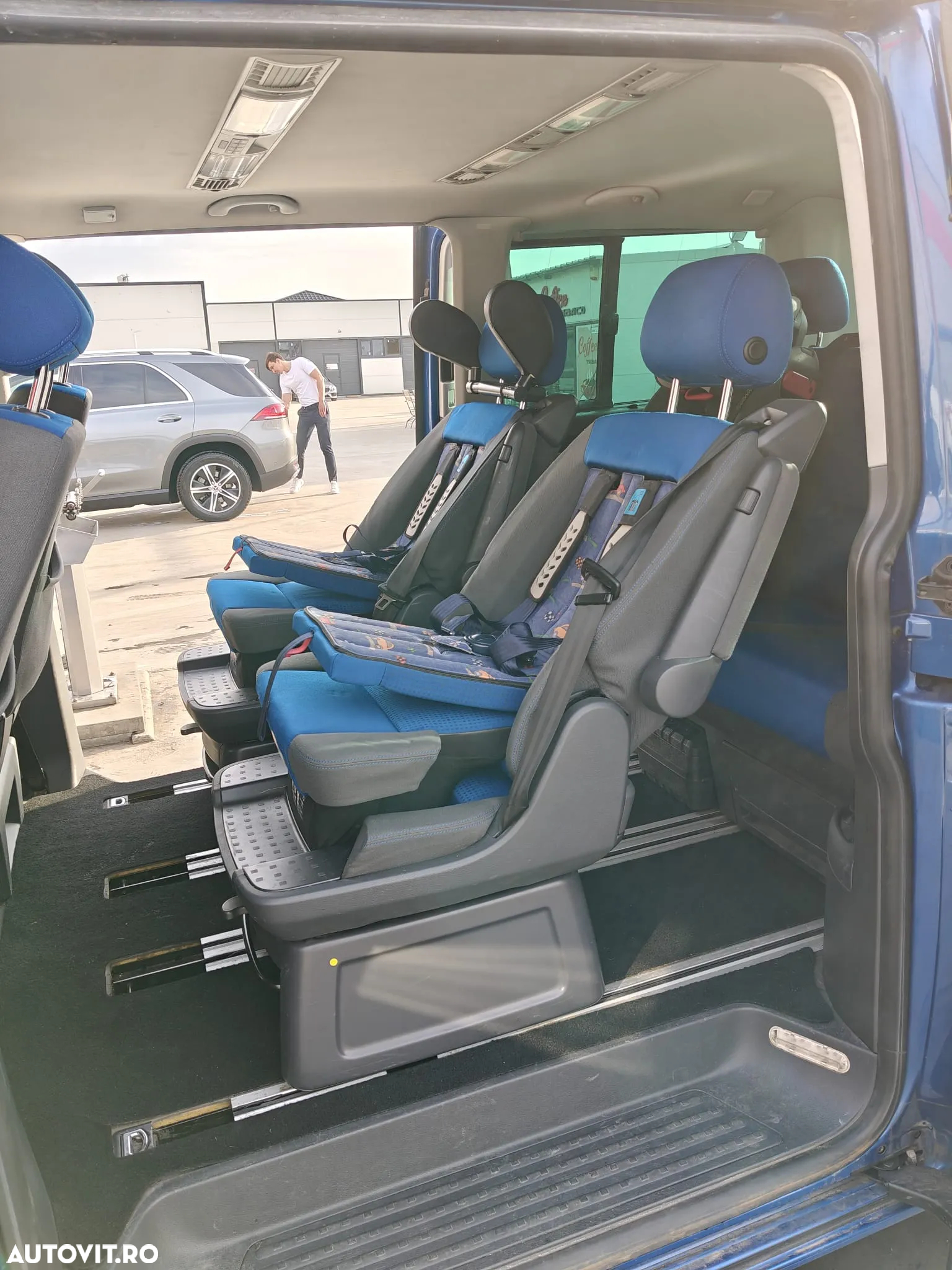 Volkswagen Multivan - 12
