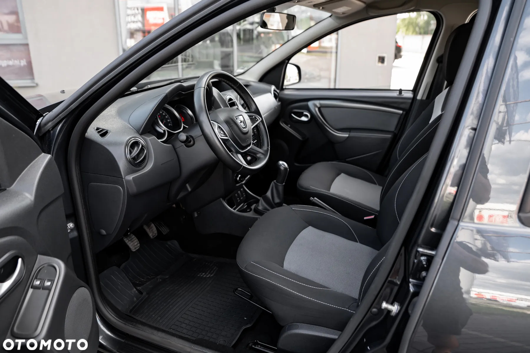 Dacia Duster 1.6 SCe Laureate S&S - 17
