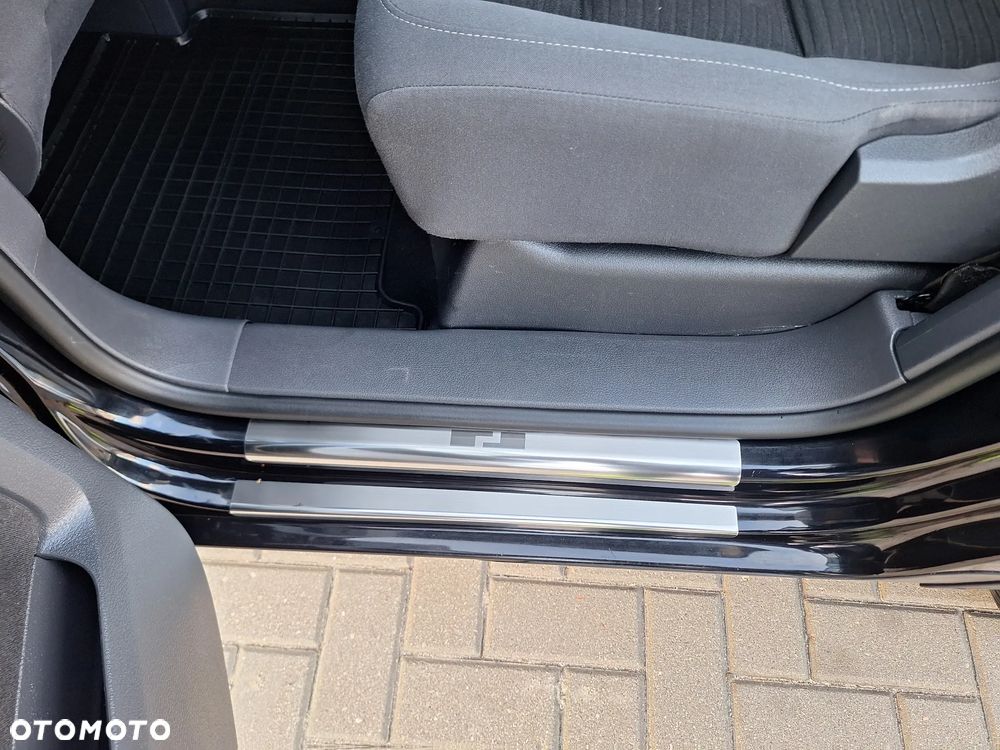 Volkswagen Touran 1.9 TDI DPF Highline - 22