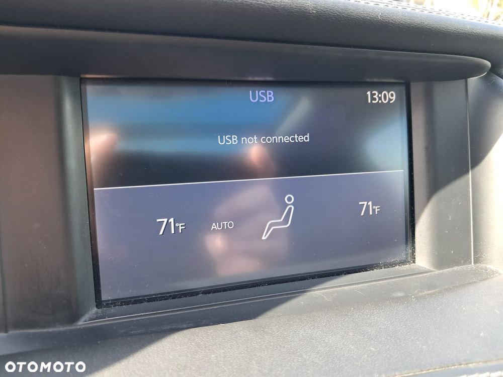 Infiniti QX30 2.0t Premium AWD 7DCT - 12