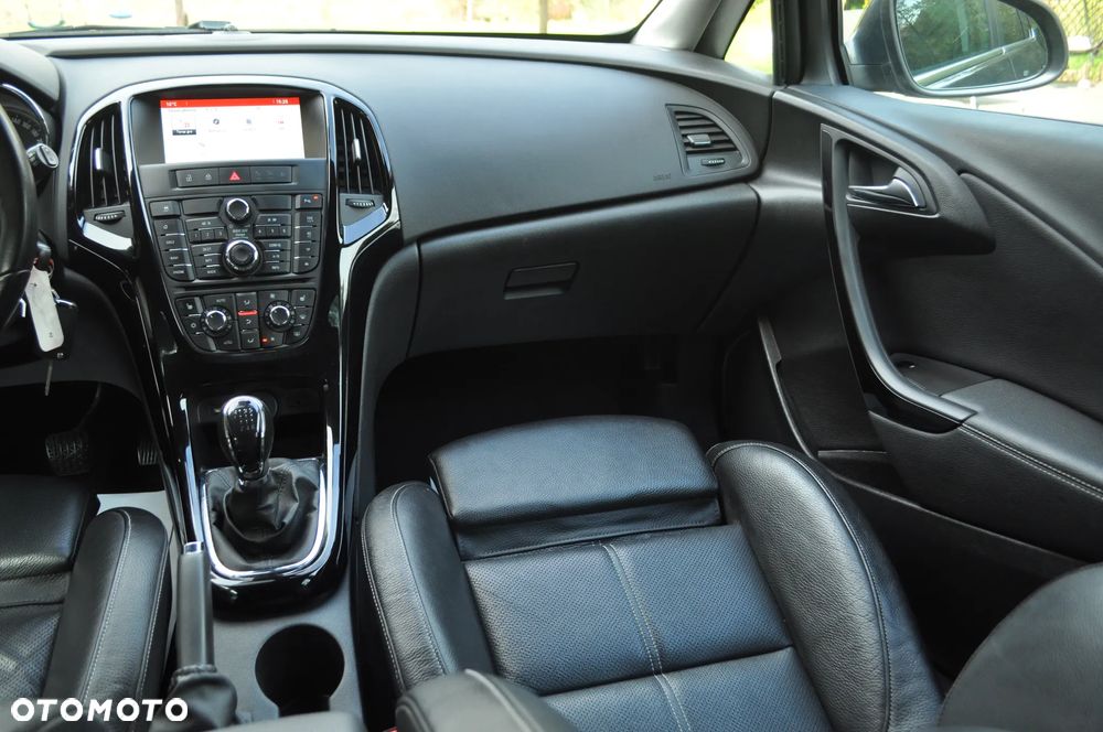 Opel Astra 1.4 Turbo Exklusiv - 25
