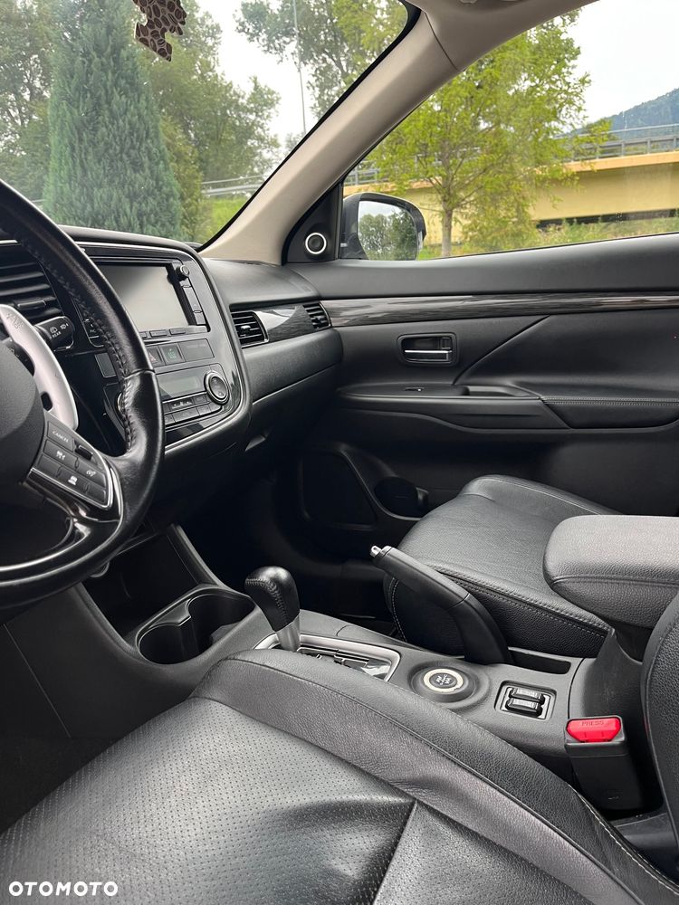 Mitsubishi Outlander - 7