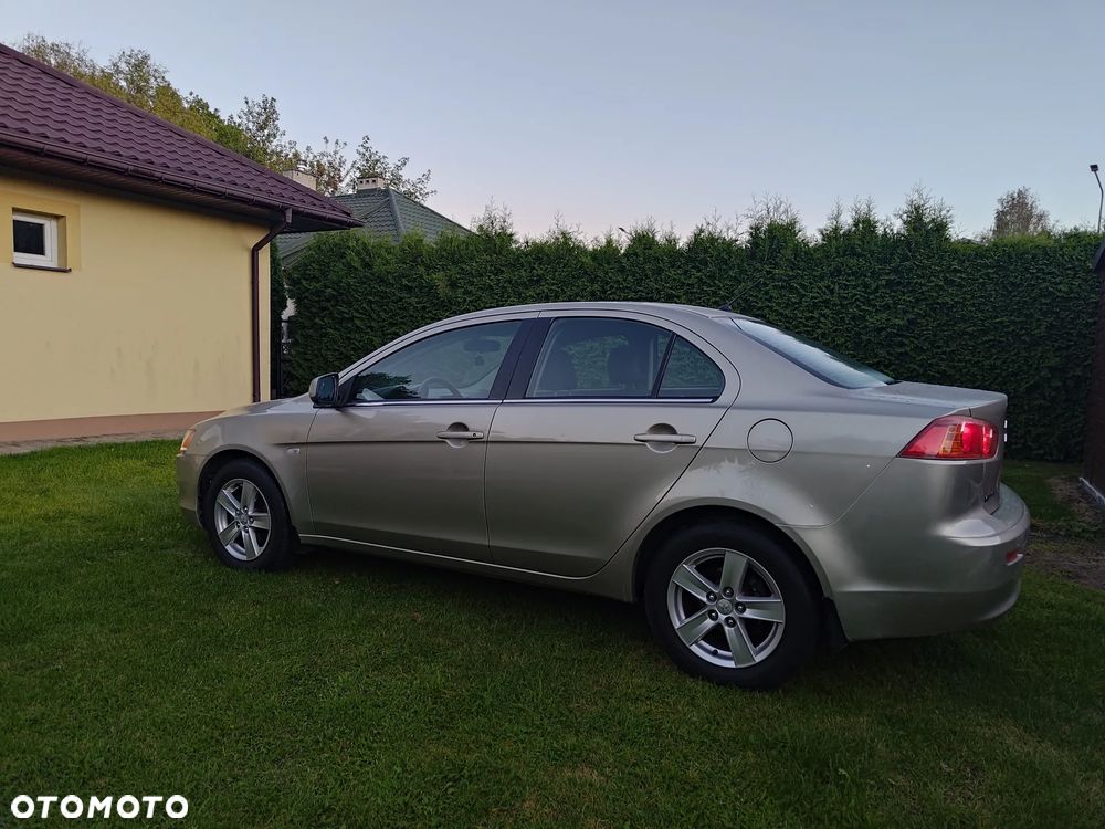 Mitsubishi Lancer 1.5 Invite - 4