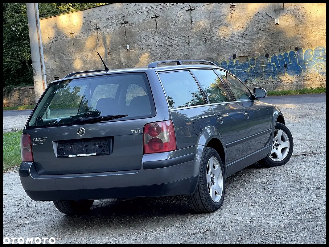 Volkswagen Passat 1.9 TDI Highline - 18