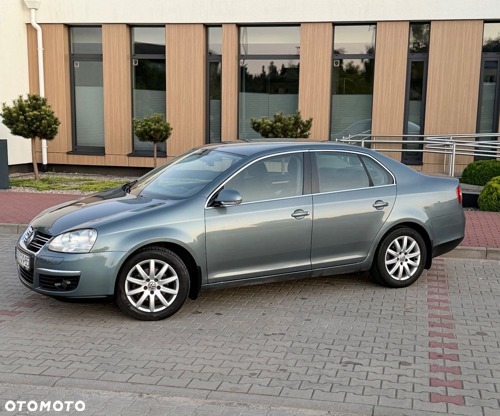 Volkswagen Jetta 1.6 FSI Comfortline - 14