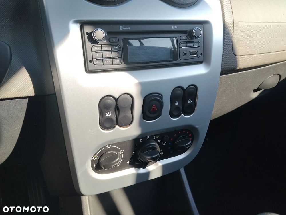 Dacia Sandero 1.2 16V - 13