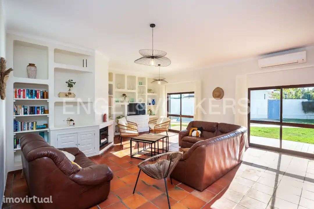 Moradia V5 com jardim e piscina perto da Galé - Grande imagem: 2/30