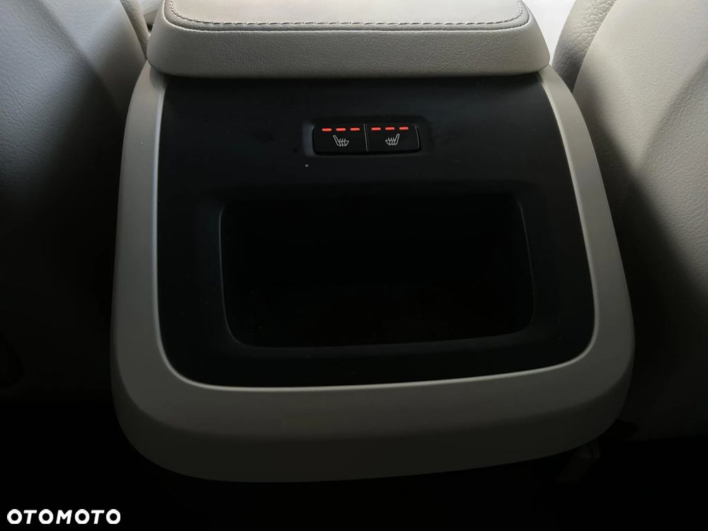 Volvo XC 90 B5 D AWD Plus Dark 7os - 36