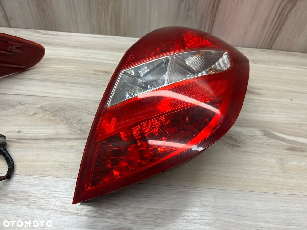 LAMPA TYLNA PRAWA HYUNDAI I20 - 4