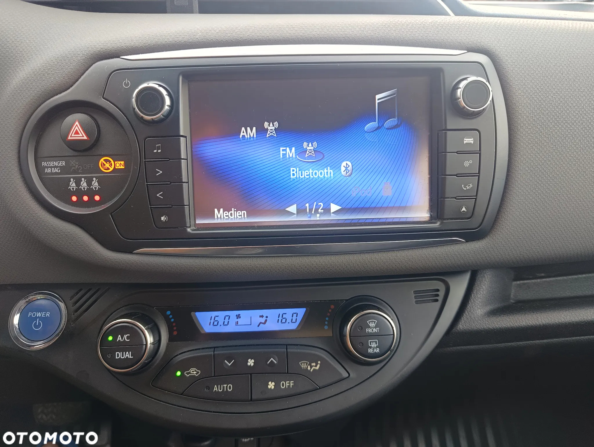 Toyota Yaris Hybrid 100 Premium - 17