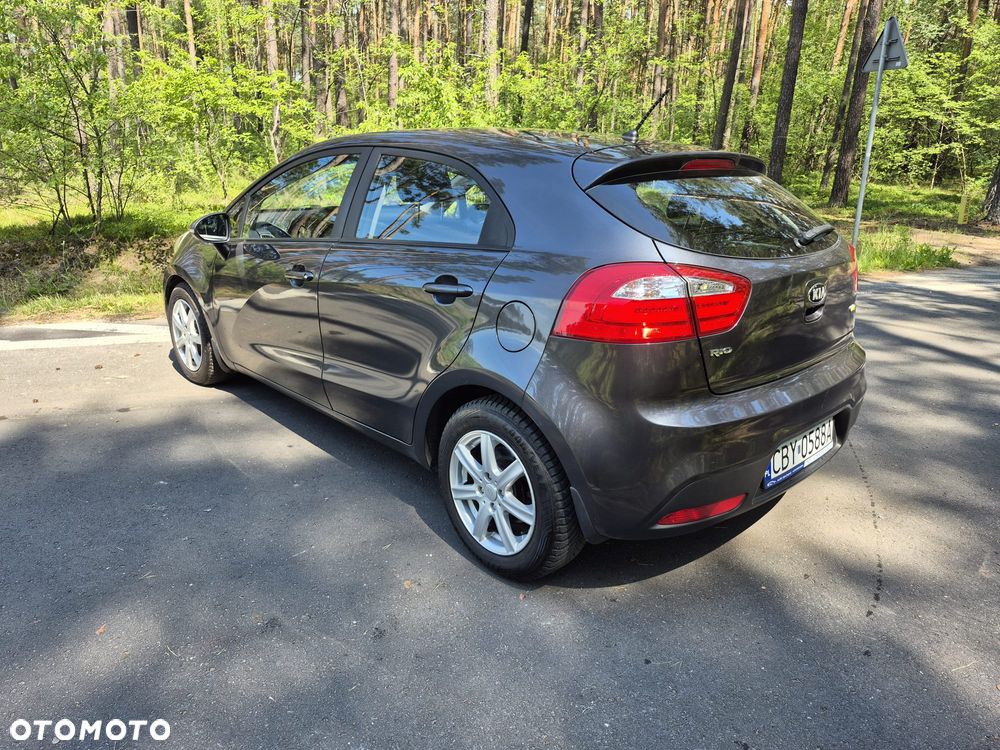 Kia Rio 1.2 L - 10