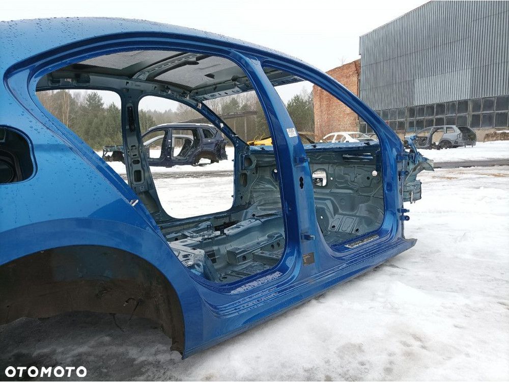 SKODA OCTAVIA IV HB PRÓG SŁUPEK PRAWY LF5W - 2