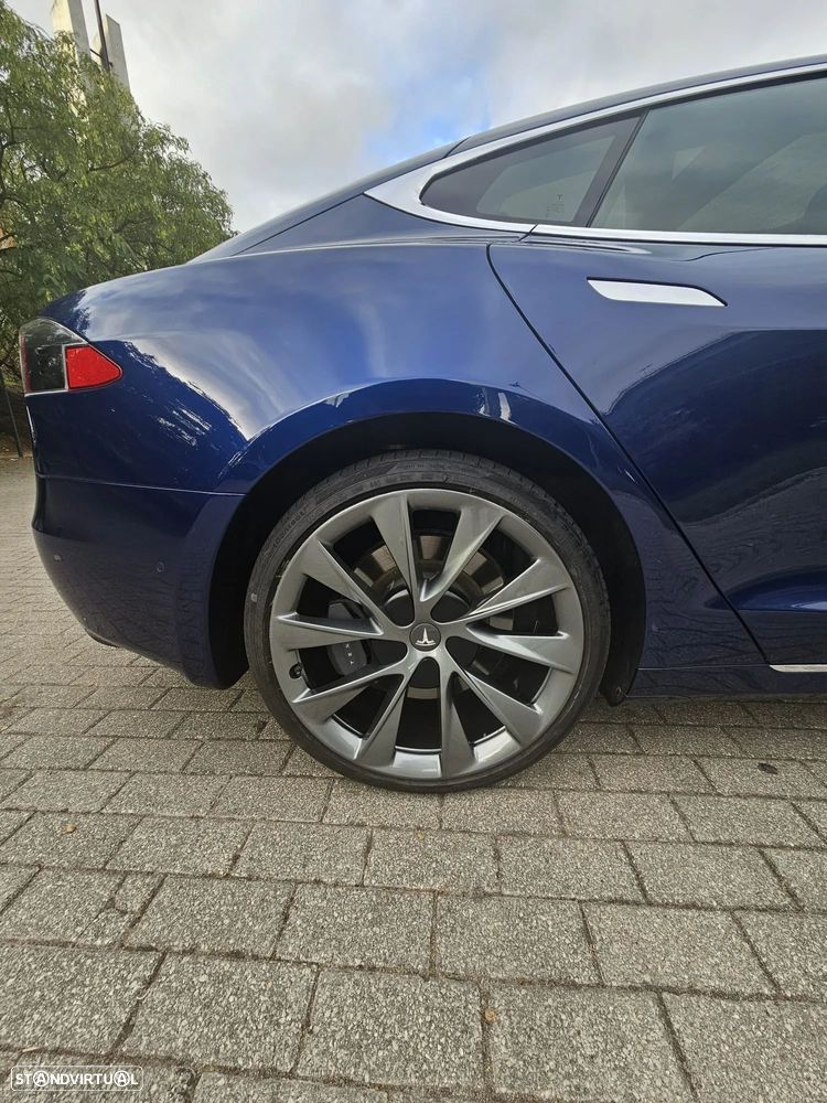 Tesla Model S - 11