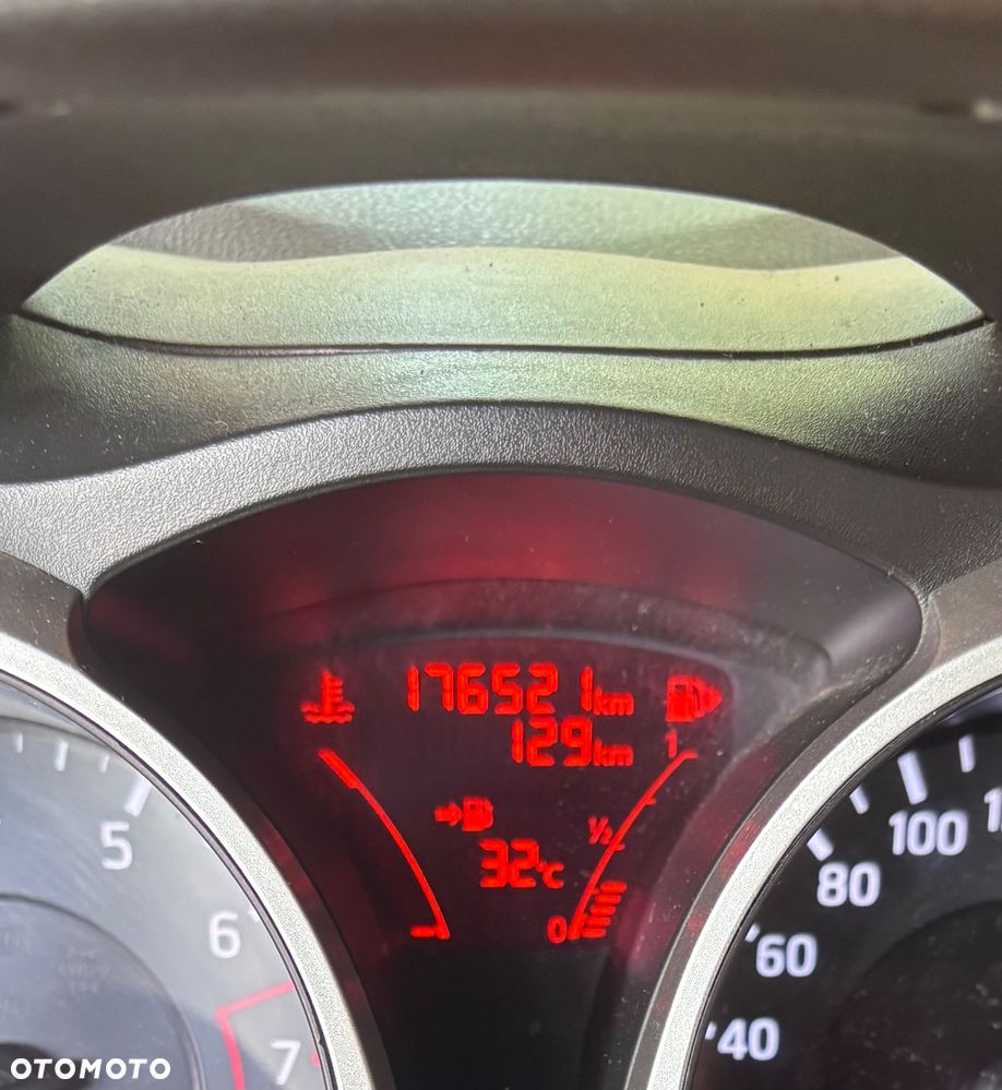 Nissan Juke 1.6 Visia - 12