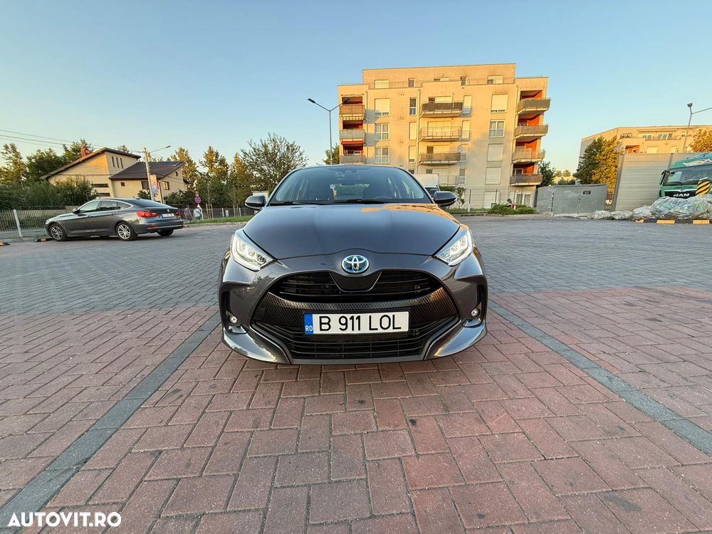 Toyota Yaris 1.5 VVT-i HSD Dynamic Plus Bi-tone - 1