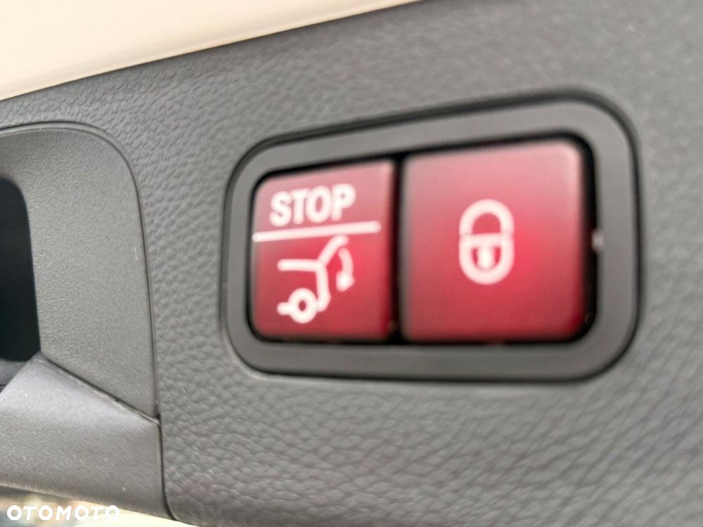 Mercedes-Benz GLC - 32