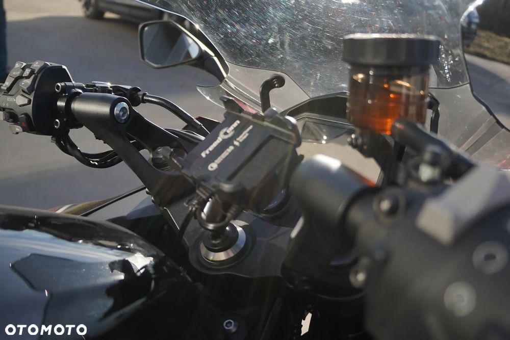 Kawasaki Ninja 1000 SX - 13