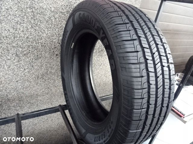 235/60/R17 102H Goodyear All Season - 2