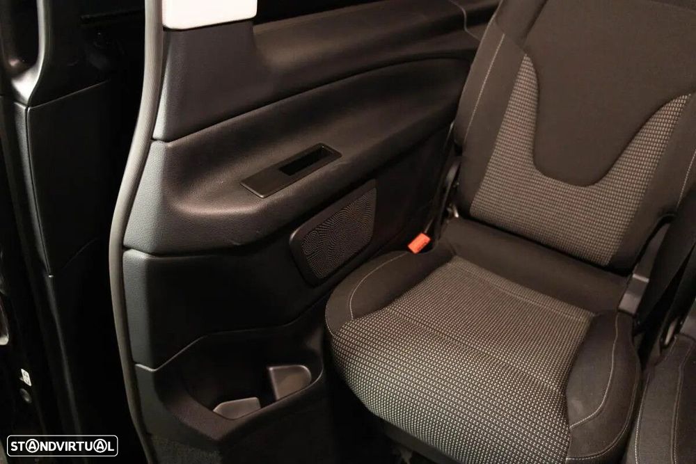 Mercedes-Benz EQV 300 - 38