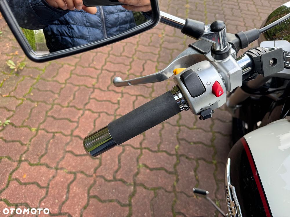 Suzuki Intruder - 18