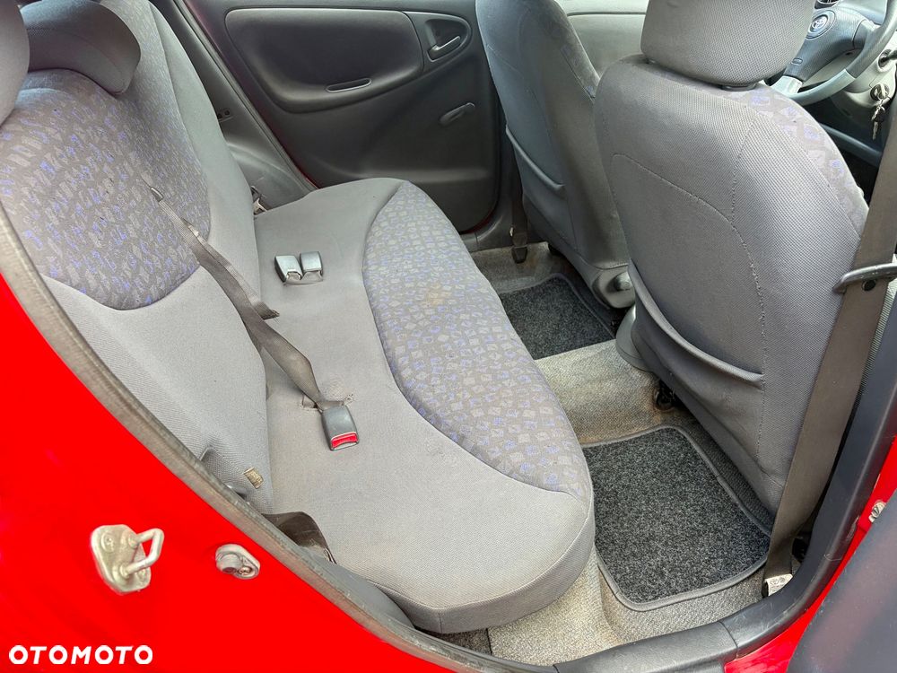 Toyota Yaris 1.0 Luna - 27