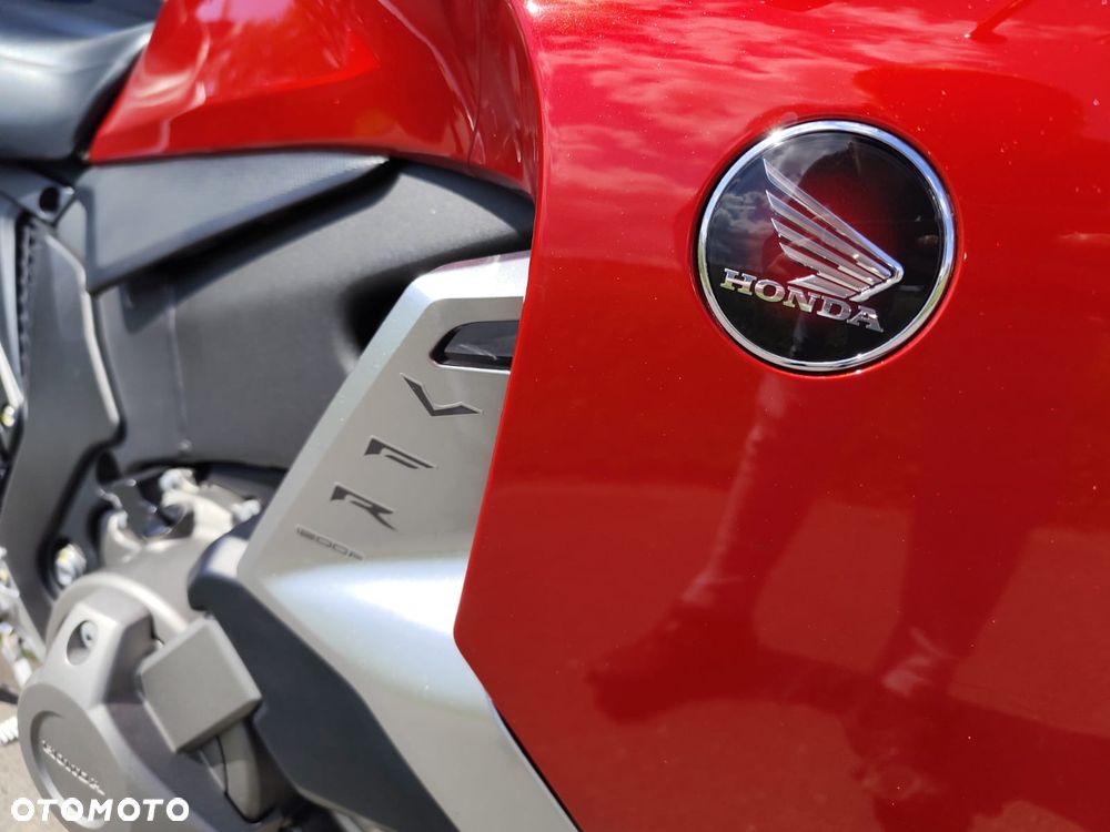Honda VFR - 12