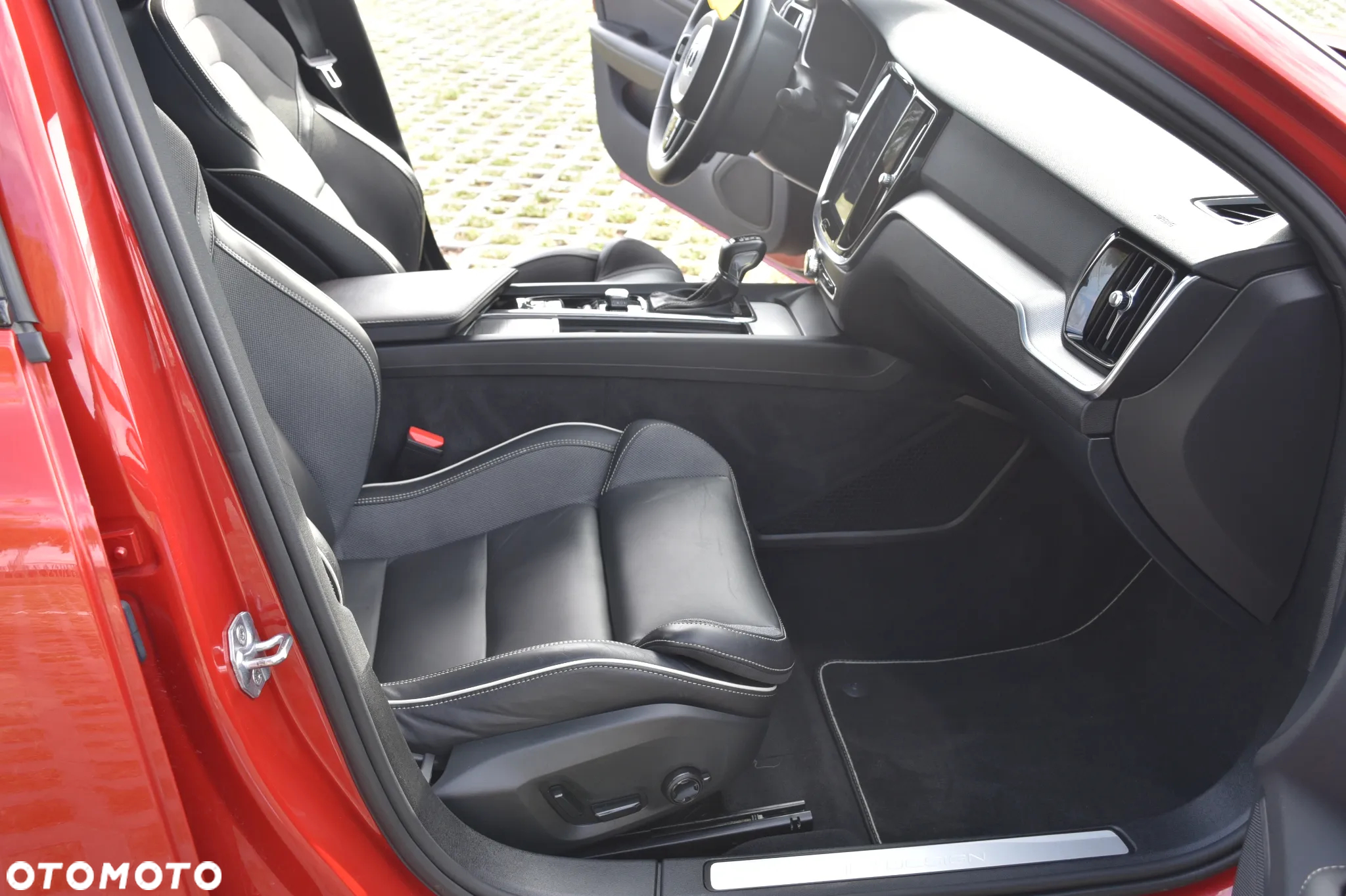 Volvo S60 T5 R-Design - 31