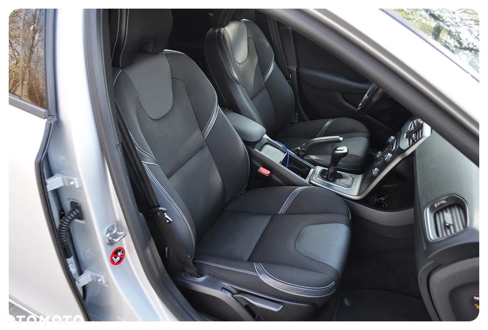 Volvo V40 T2 Drive-E Momentum - 31